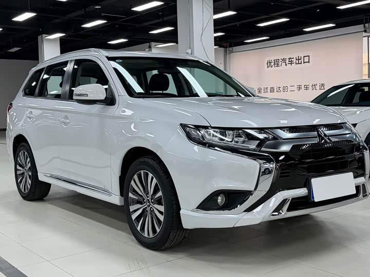 Фото 3 - Mitsubishi Outlander