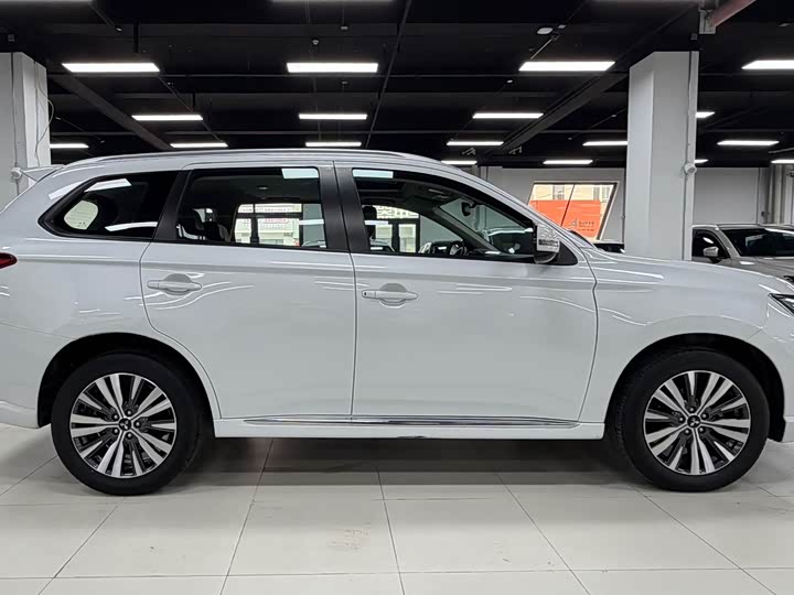 Фото 4 - Mitsubishi Outlander