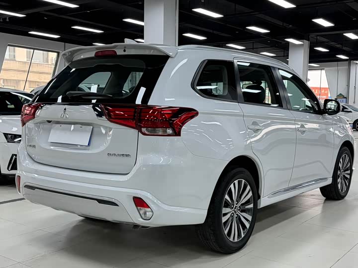 Фото 5 - Mitsubishi Outlander