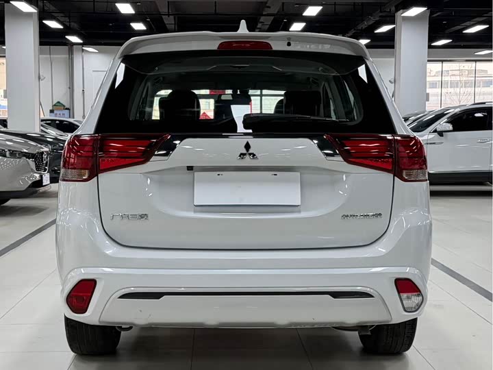 Фото 6 - Mitsubishi Outlander