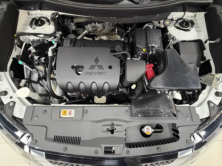 Фото 9 - Mitsubishi Outlander