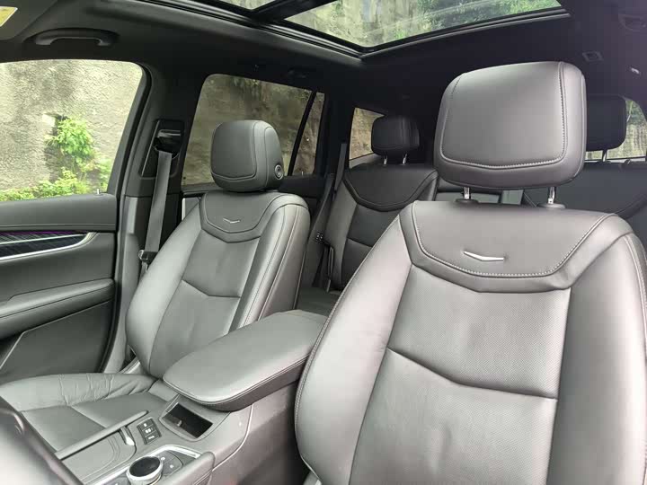 Фото 6 - Cadillac XT6