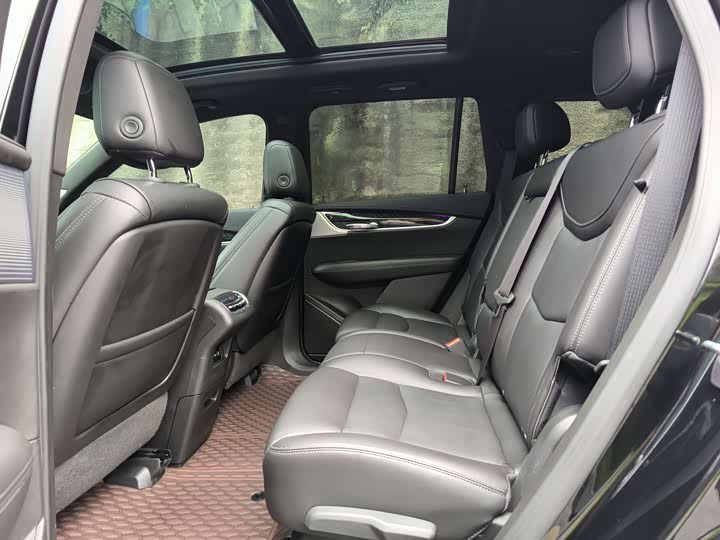 Фото 7 - Cadillac XT6