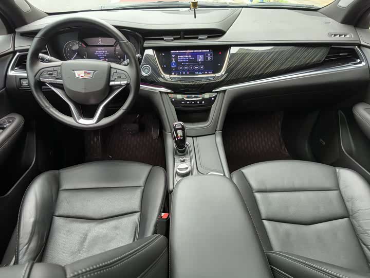 Фото 9 - Cadillac XT6