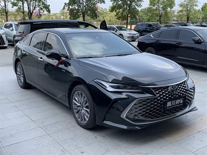 Photo 3 - Toyota Avalon