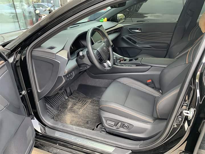 Photo 4 - Toyota Avalon