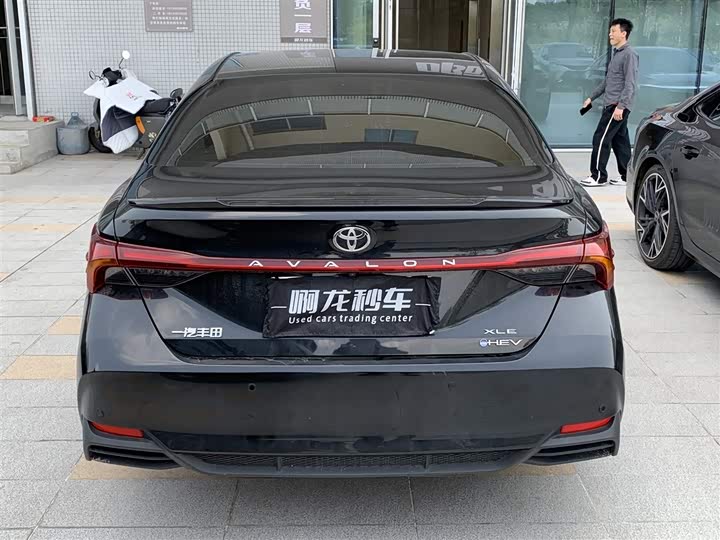 Photo 8 - Toyota Avalon