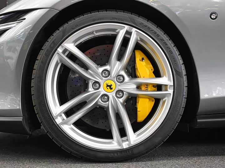 Фото 6 - Ferrari Roma