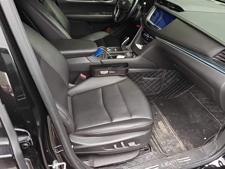 Фото 8 - Cadillac XT5