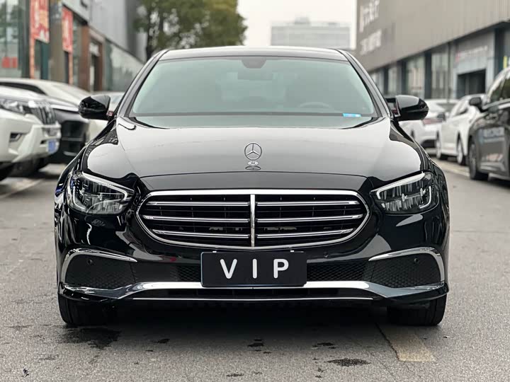 Фото 2 - Mercedes-Benz E-Class