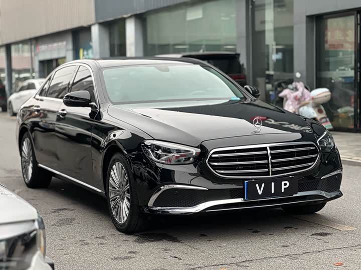 Фото 3 - Mercedes-Benz E-Class