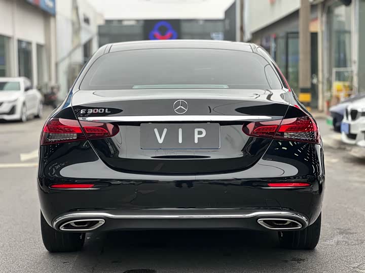 Фото 4 - Mercedes-Benz E-Class