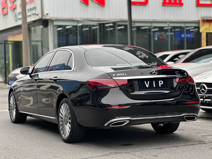 Фото 5 - Mercedes-Benz E-Class