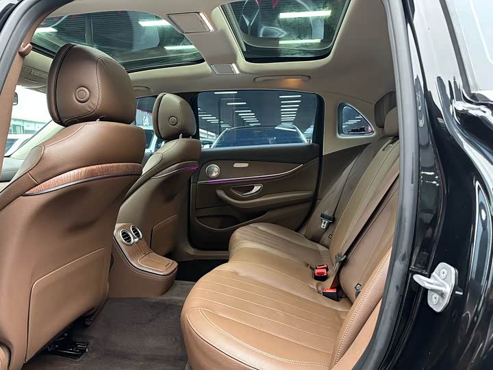 Фото 8 - Mercedes-Benz E-Class