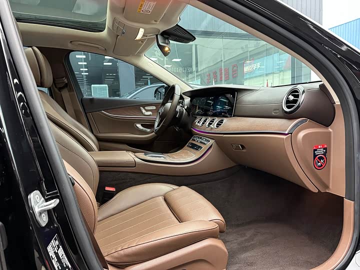 Фото 9 - Mercedes-Benz E-Class