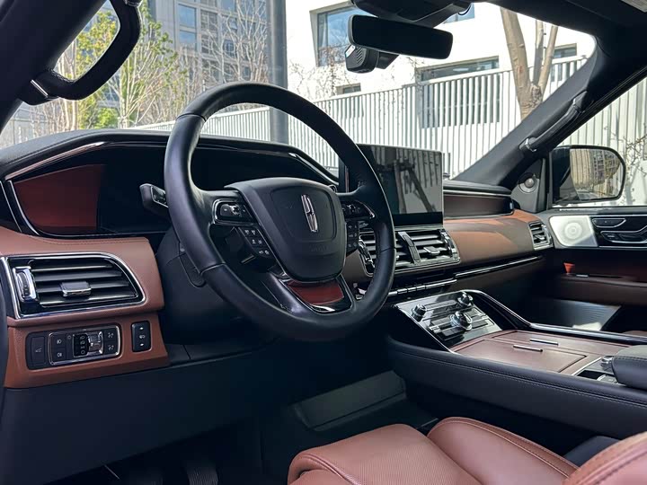 Фото 6 - Lincoln Navigator