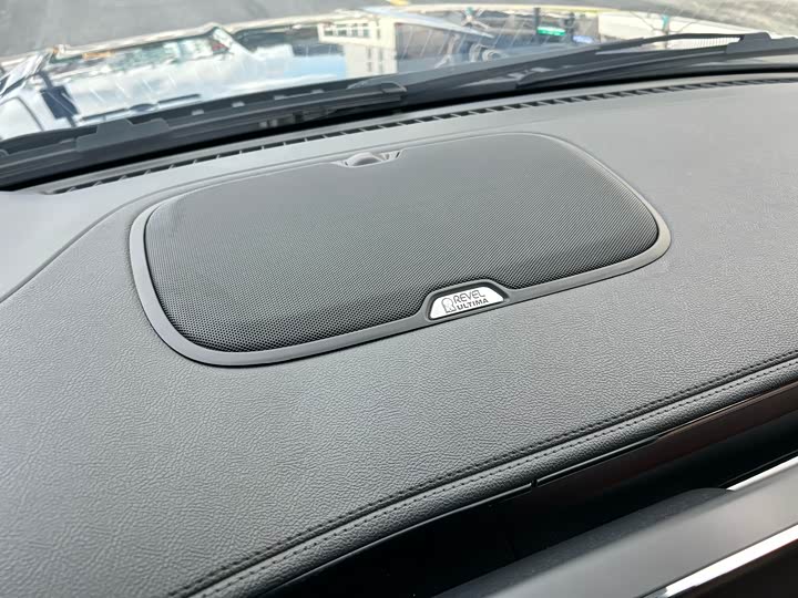 Фото 9 - Lincoln Navigator