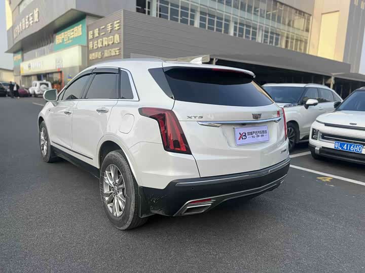 Фото 4 - Cadillac XT5