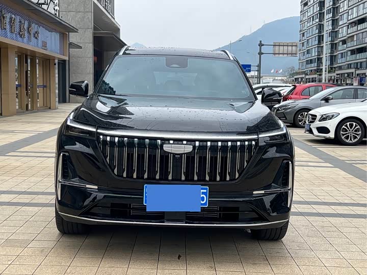 Фото 2 - Geely Atlas L