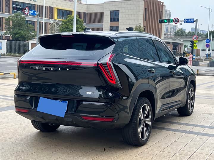 Фото 4 - Geely Atlas L