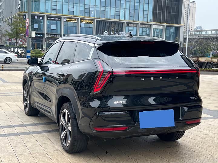 Фото 6 - Geely Atlas L