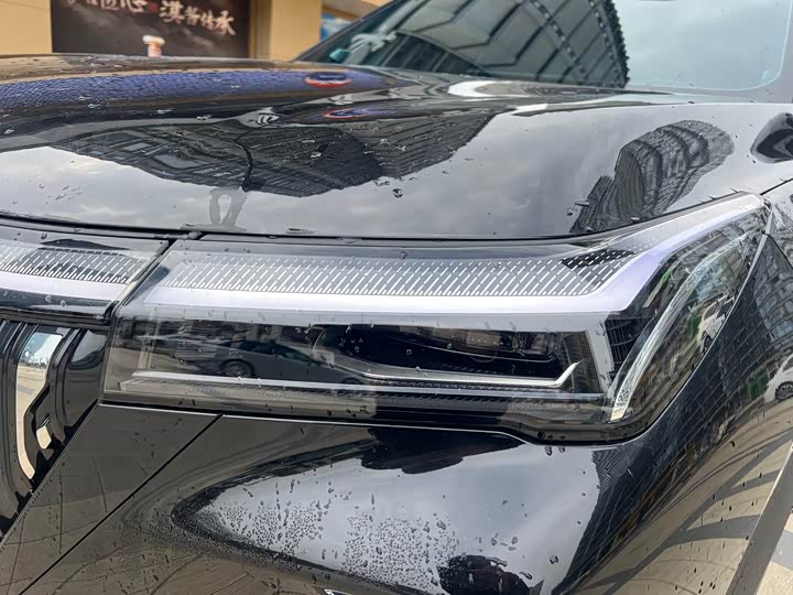 Фото 8 - Geely Atlas L