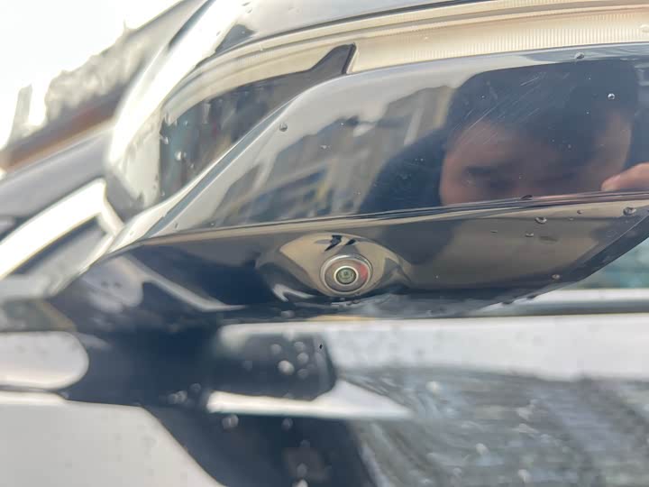 Фото 9 - Geely Atlas L