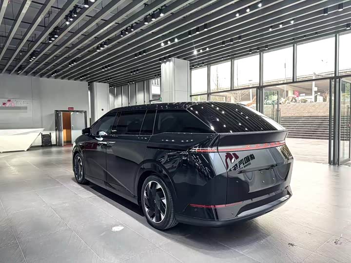 Фото 8 - XPeng X9