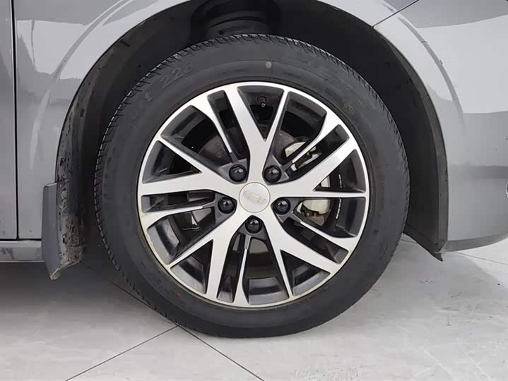 Фото 6 - Geely Emgrand