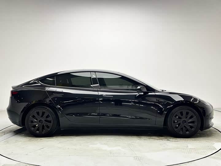 Фото 4 - Tesla Model 3