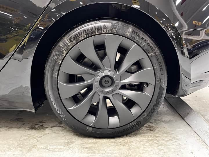 Фото 6 - Tesla Model 3