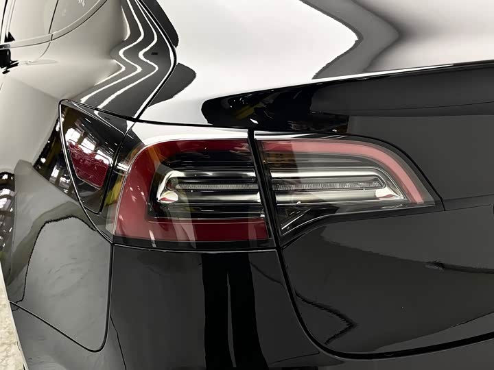 Фото 7 - Tesla Model 3