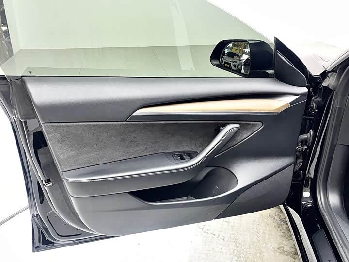 Фото 8 - Tesla Model 3