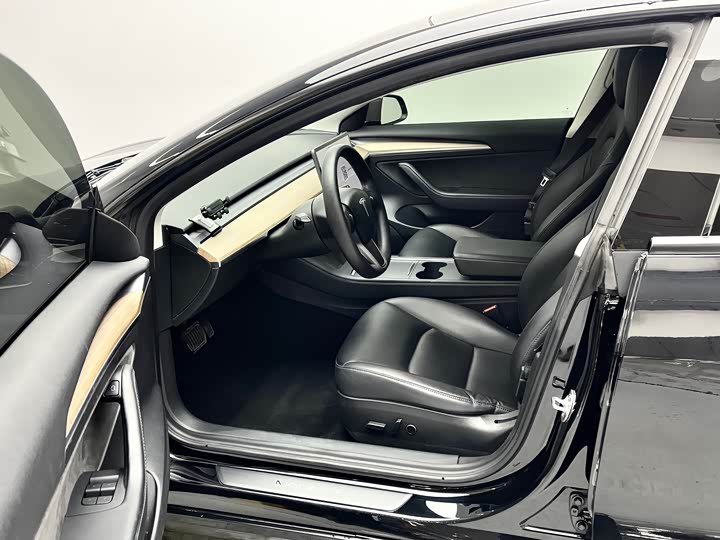 Фото 9 - Tesla Model 3