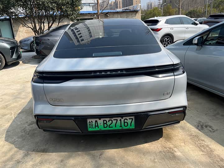 Фото 4 - Geely Galaxy E8