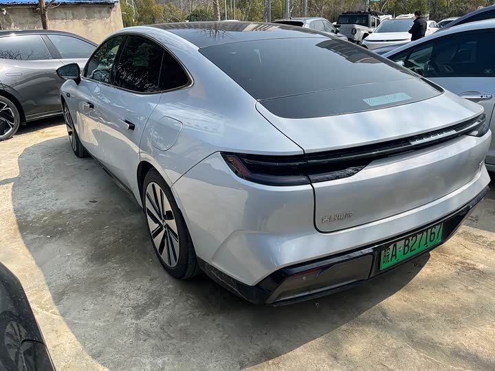 Фото 5 - Geely Galaxy E8