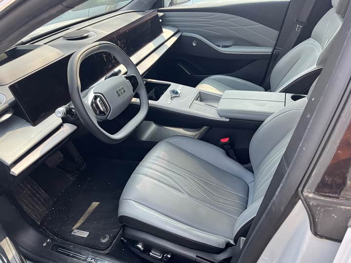 Фото 8 - Geely Galaxy E8