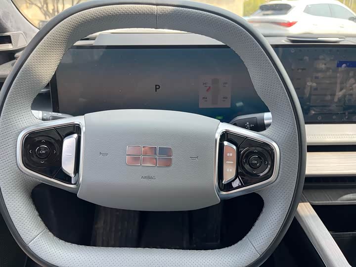 Фото 9 - Geely Galaxy E8