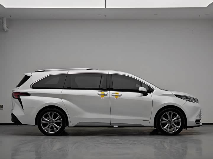 Photo 8 - Toyota Sienna
