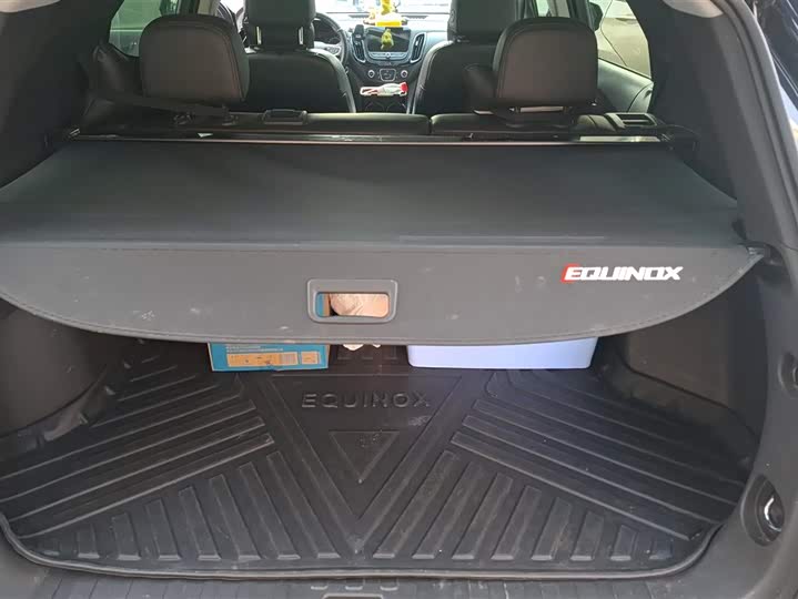 Photo 4 - Chevrolet Equinox