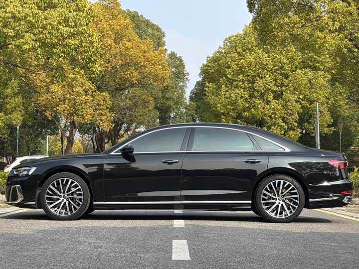 Photo 6 - Audi A8