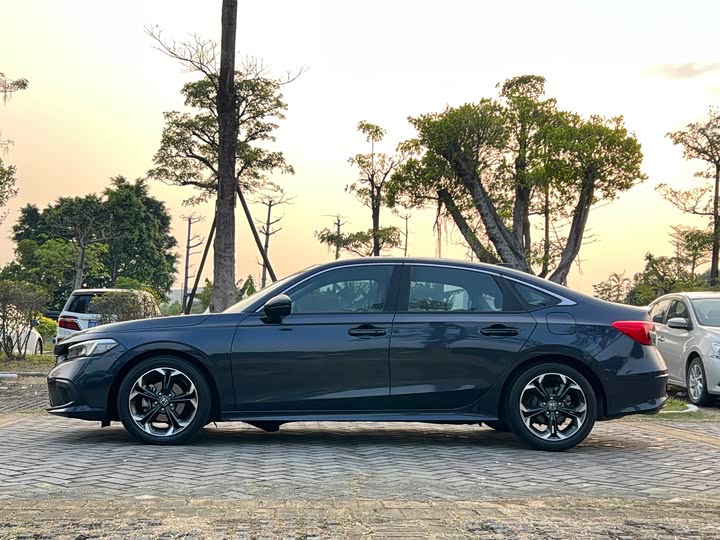 Фото 8 - Honda Civic