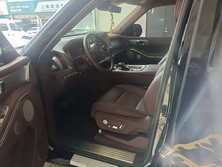 Photo 2 - Tank 700 Hybrid