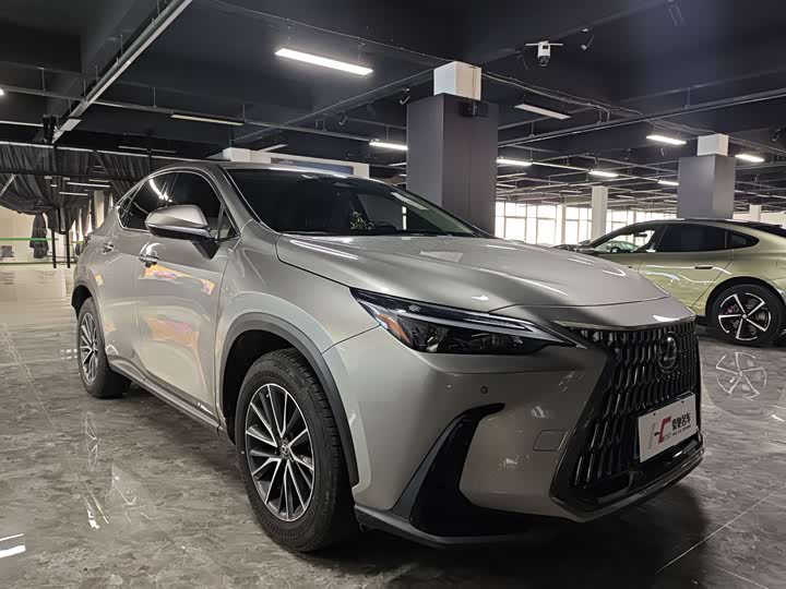 Photo 3 - Lexus NX