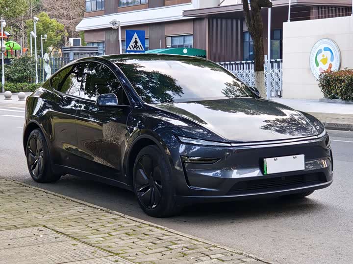 Фото 3 - Tesla Model Y