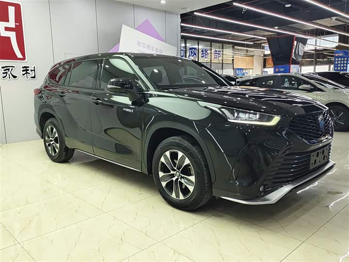 Фото 3 - Toyota Crown Kluger