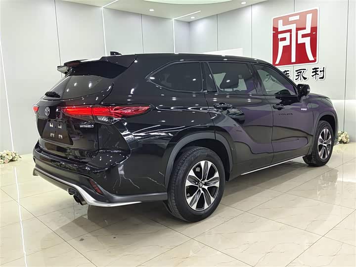 Фото 4 - Toyota Crown Kluger