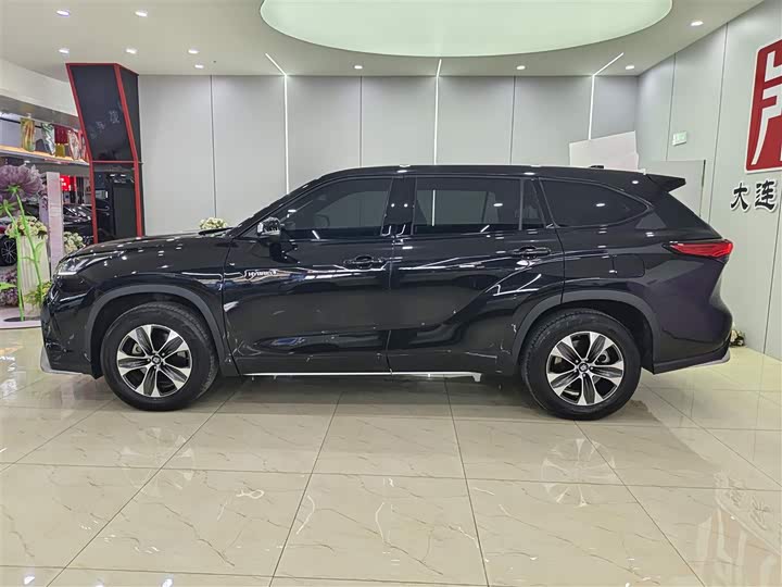 Фото 9 - Toyota Crown Kluger