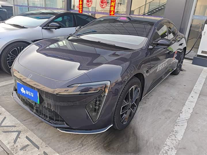 Фото 1 - Avatr 06