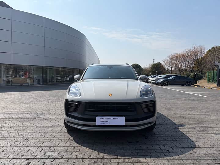 Photo 2 - Porsche Macan